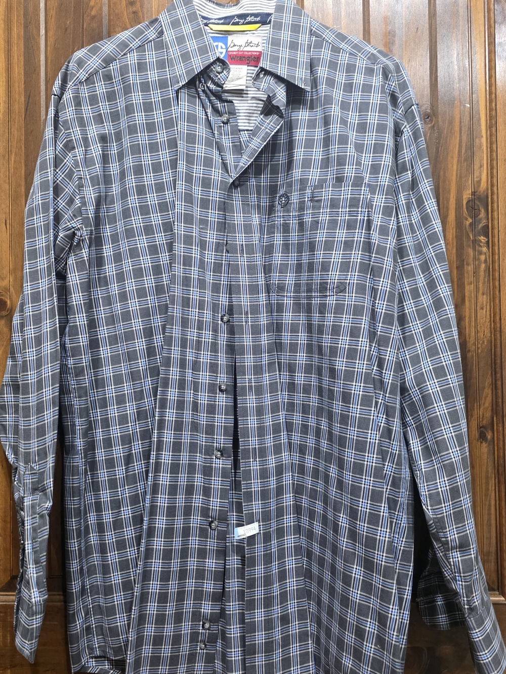 Wrangler's George Strait Men's Grey and Blue Plaid Button-Up Shirt